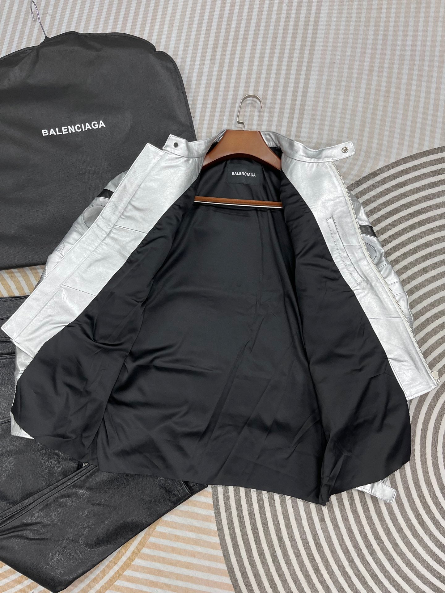 Balenciaga Oversized Leather Bikers Jacket – Silver
