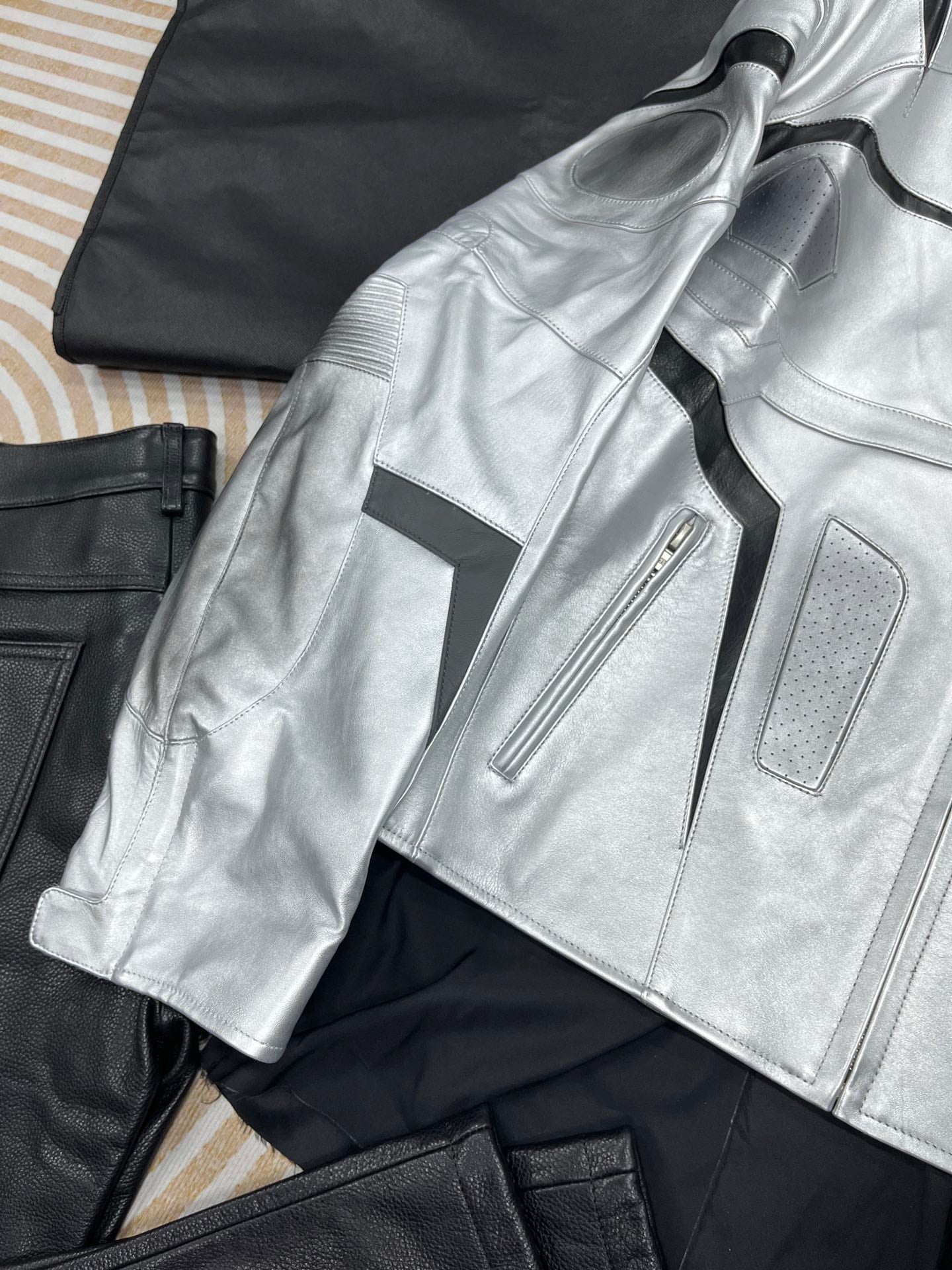 Balenciaga Oversized Leather Bikers Jacket – Silver